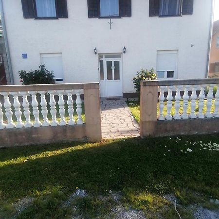 Domus Nostra Apartment Lovinac  ภายนอก รูปภาพ