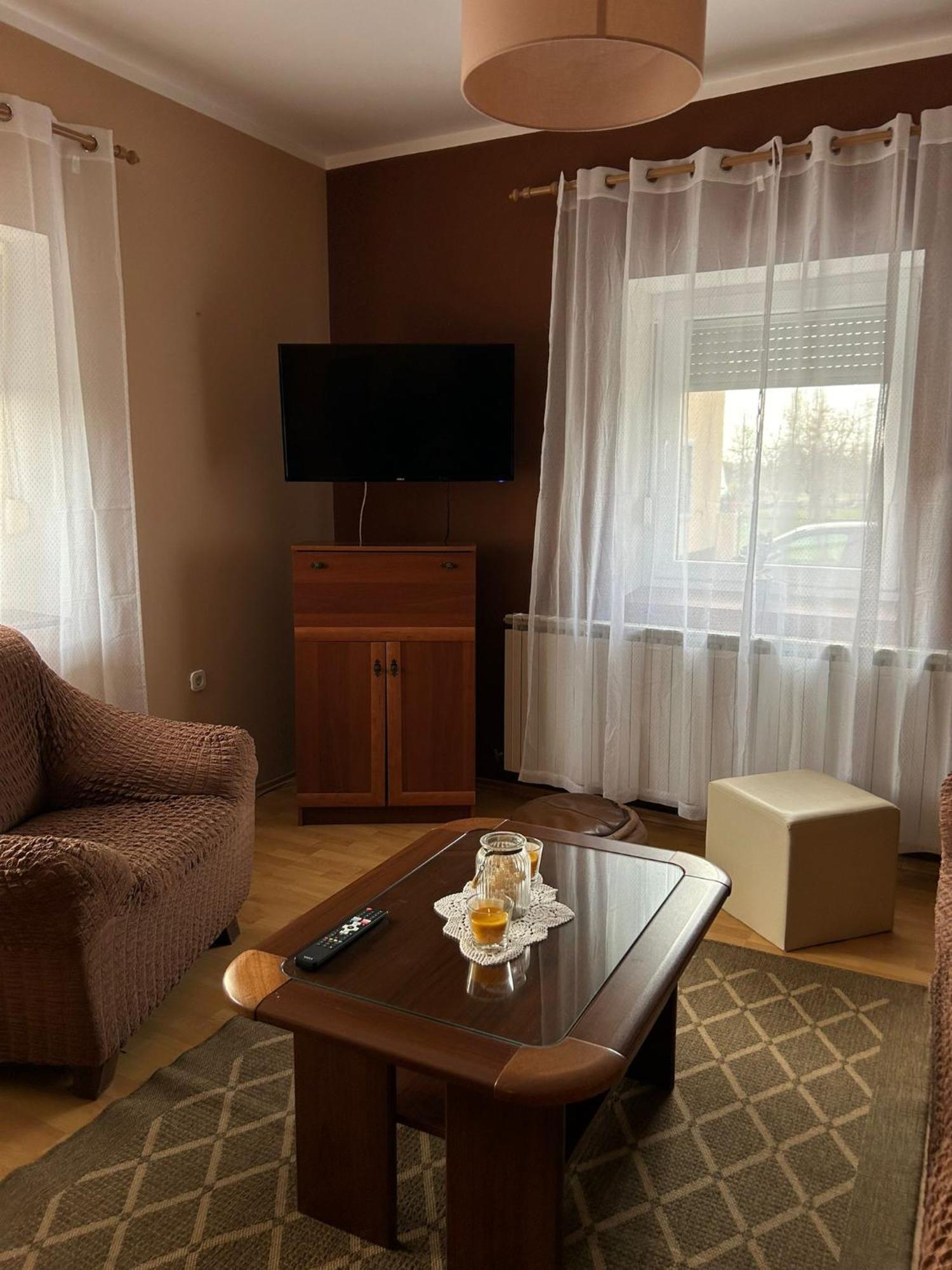 Domus Nostra Apartment Lovinac  ภายนอก รูปภาพ