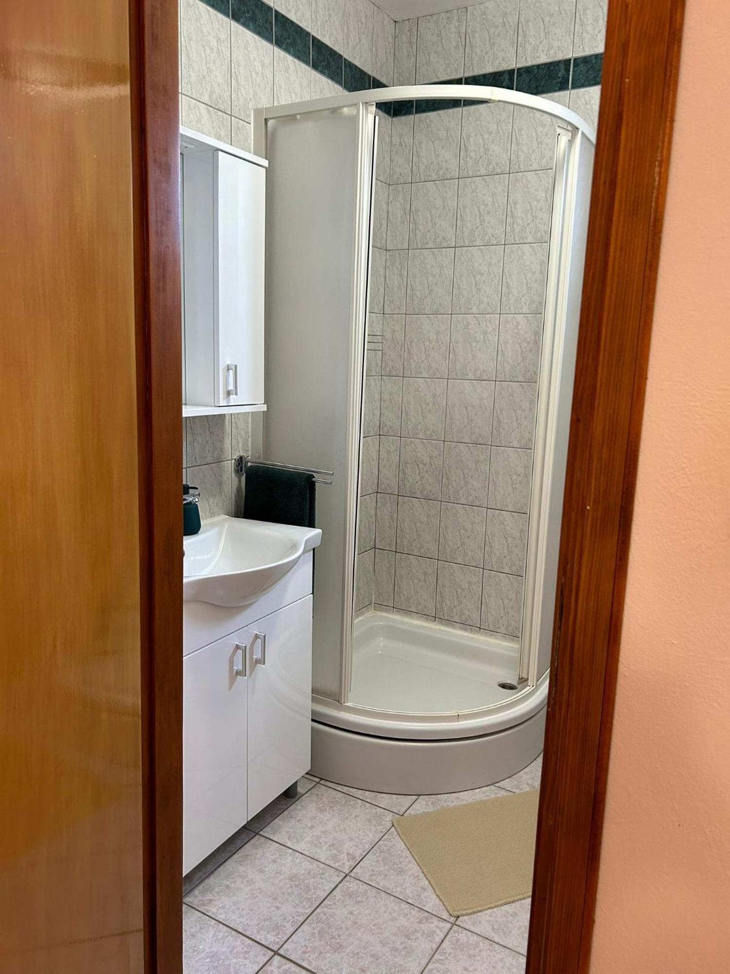 Domus Nostra Apartment Lovinac  ภายนอก รูปภาพ