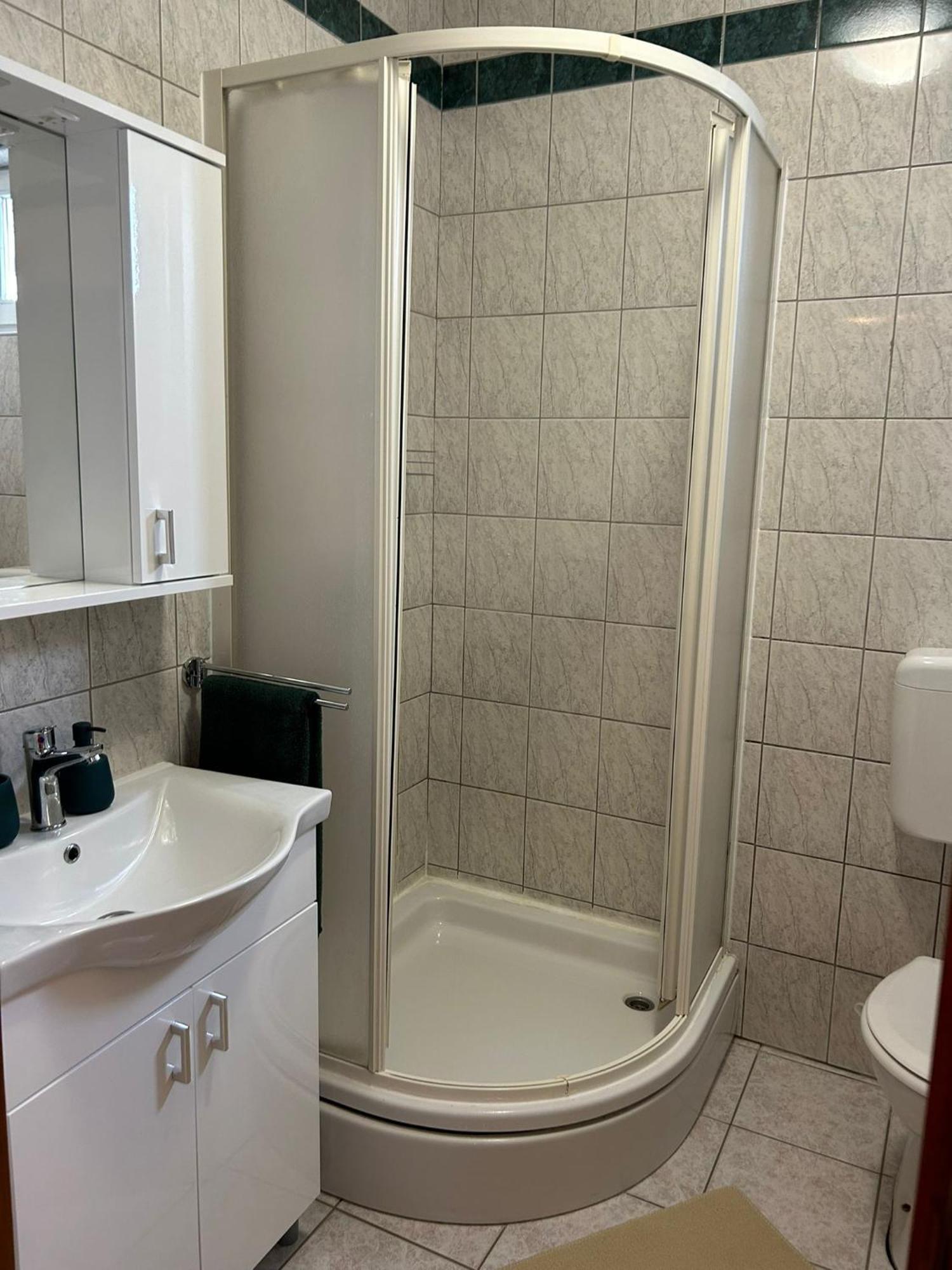 Domus Nostra Apartment Lovinac  ภายนอก รูปภาพ