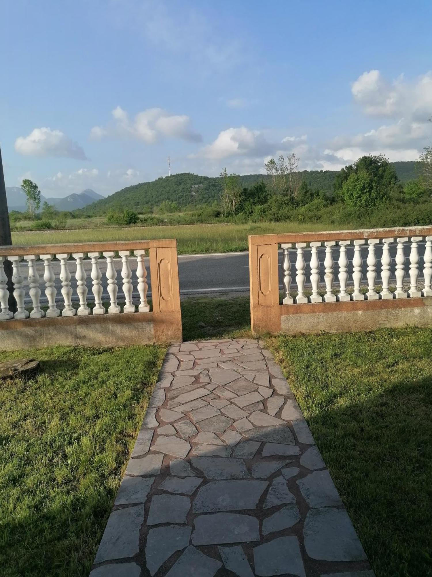 Domus Nostra Apartment Lovinac  ภายนอก รูปภาพ